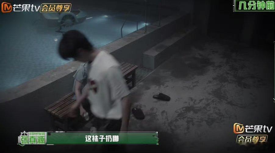张真源力证袜子没味 时代少年团张真源在最新一期《密室大逃脱8》中，因队友陈哲远一