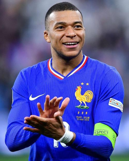 综合目前各方预测来看，法国队基利安·姆巴佩（Kylian Mbappé） 是本届