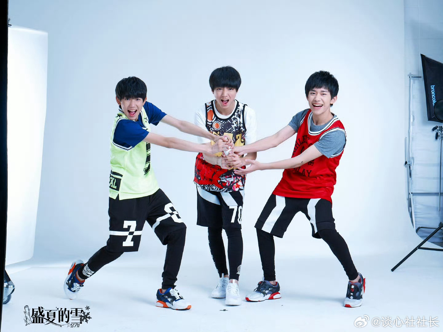 【橹穆站姐愚人节团建发了TFBOYS 】橹穆站姐发了TFBOYS的定妆照！天呢这