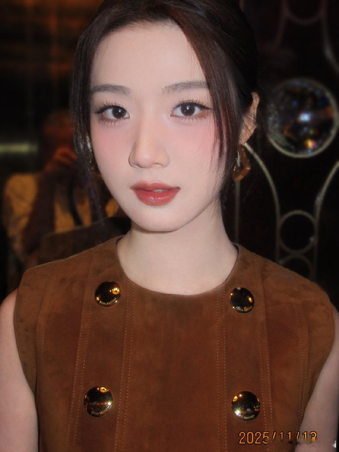 卢昱晓有一种少女感千金风，状态越来越好了！！ 