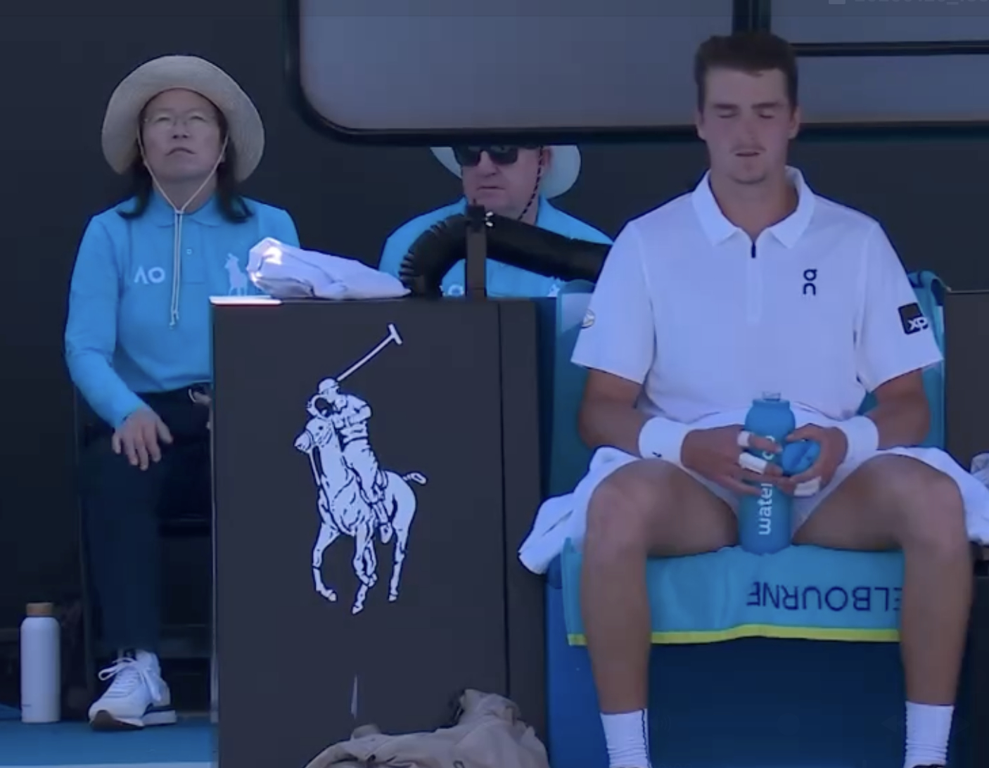 澳网男单首轮，手持阿卡同款新PA的斯皮齐里如有神助，6-4/2-6/6-1/6-