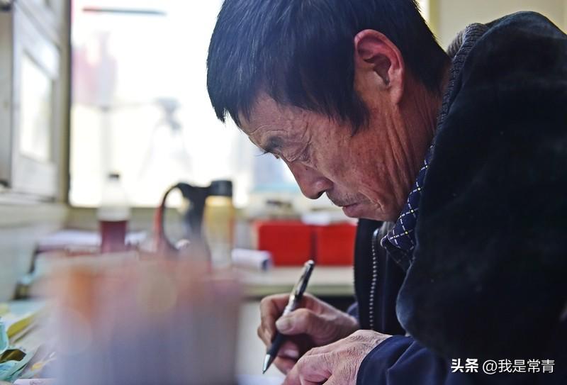 今天在头条上看到有球迷发文说：“集训名单快公布了，我看了一圈，真替赵指导头疼。”