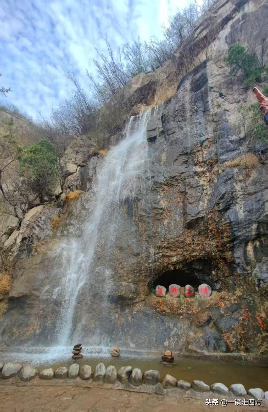 黄河三峡玄天洞藏于凤凰山半崖，奥陶纪石灰岩历经亿万年溶蚀而成，全长2000余米、