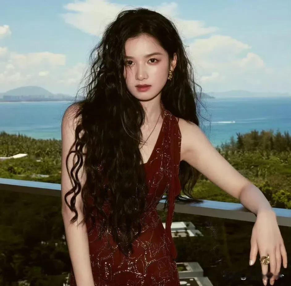 太美了 她真的太有大花气质了！张婧仪绝美骨相，超级大气，地母系美女。拜托那些女明