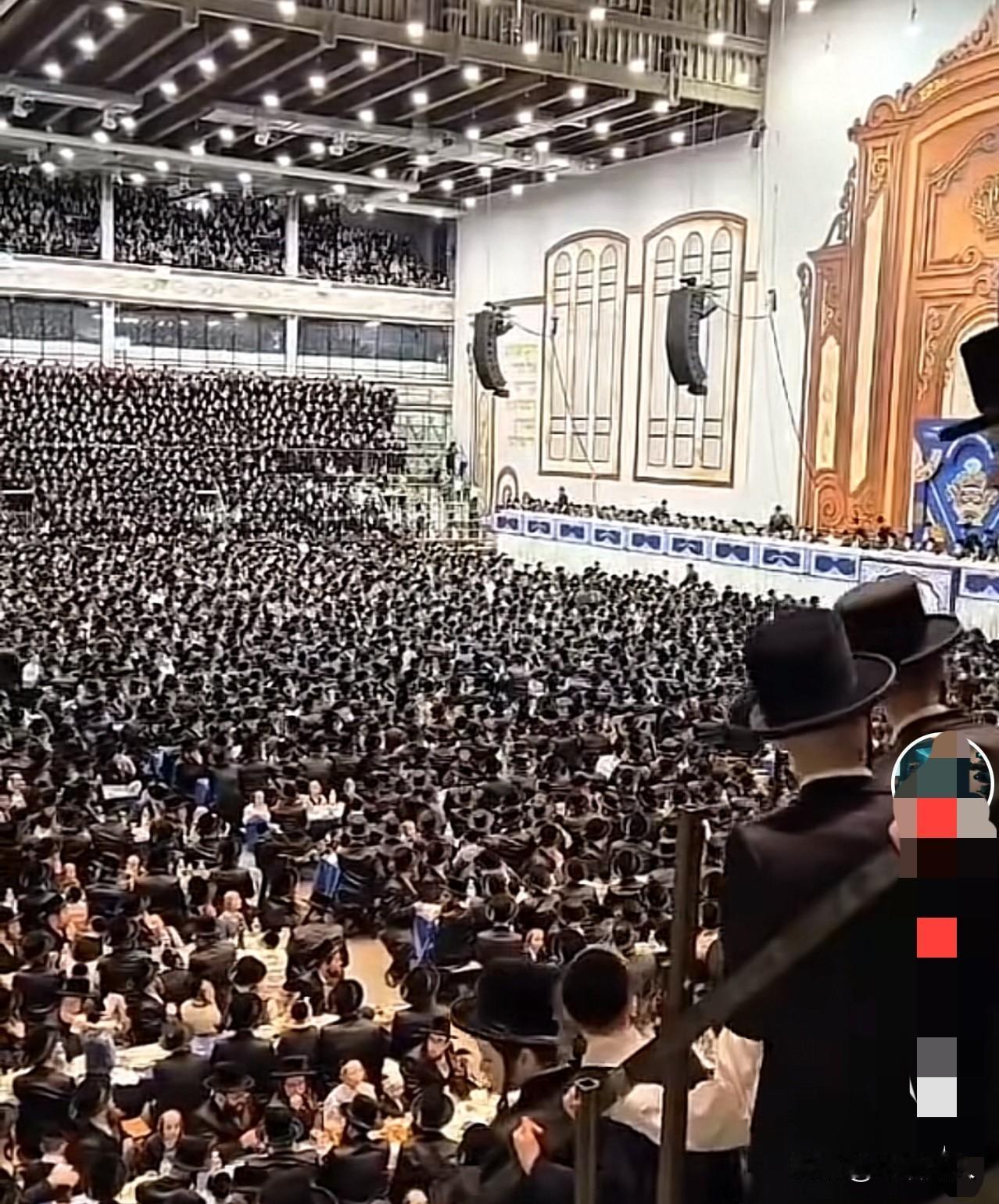 当你看到纽约犹太团体的聚会，你就会知道什么叫当代的金钱帮。团结噬金而统一的力量一