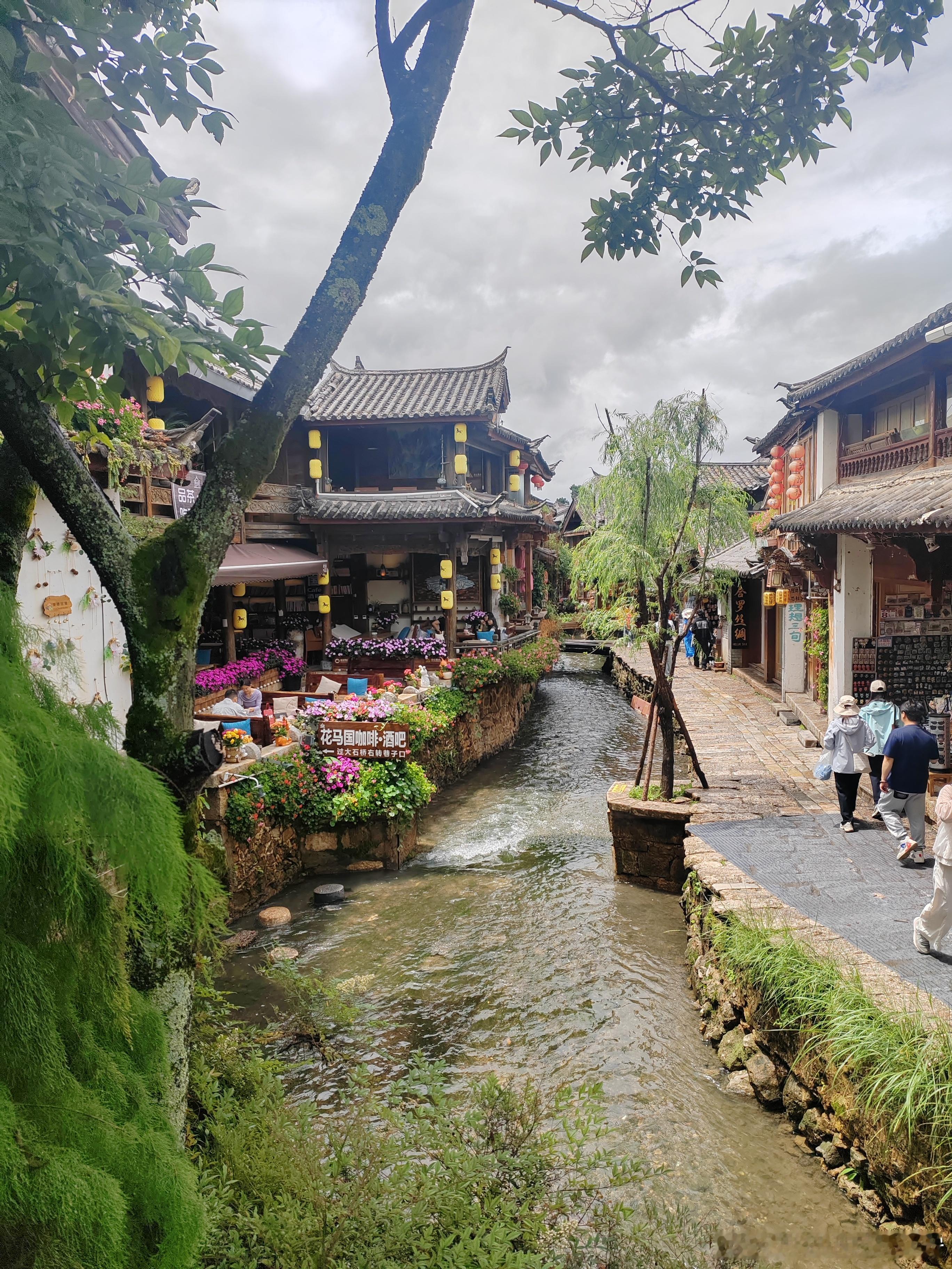 早安中国 ｜早安 ｜ 还有诗和远方 如果没有惊艳谁的话，那就试试温柔岁月，早安！