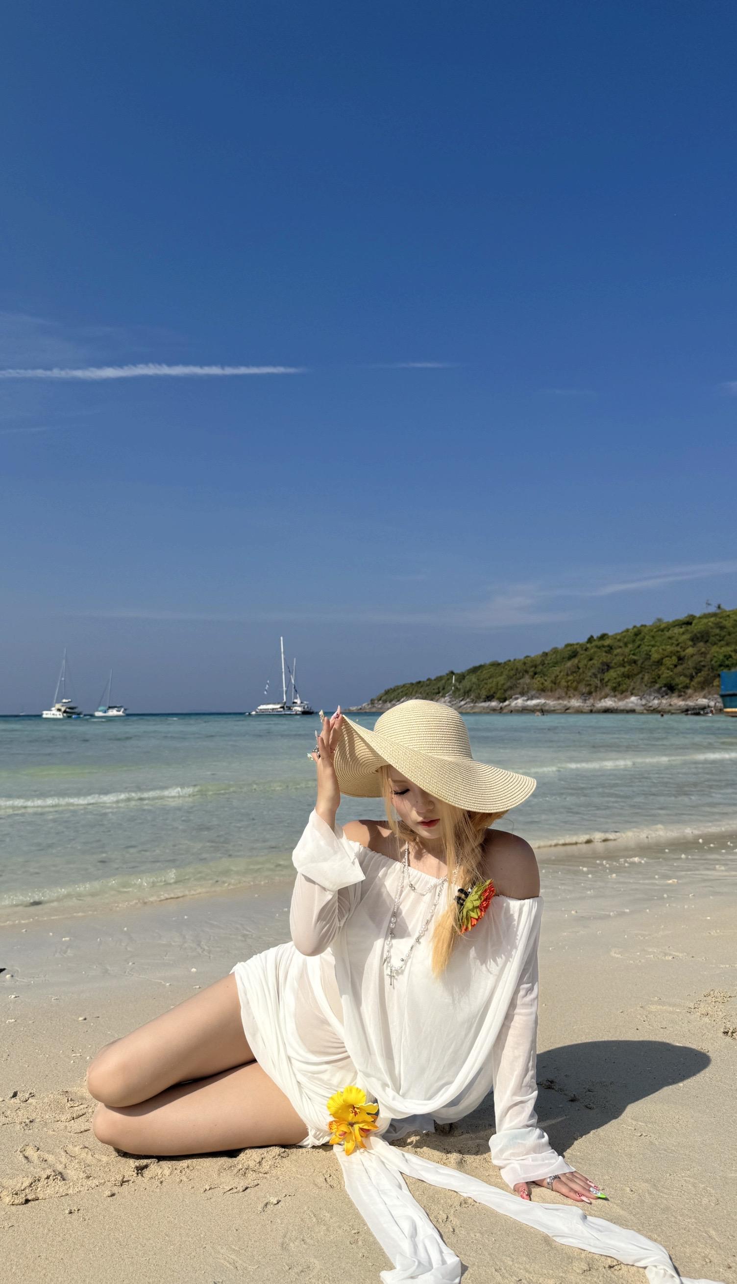 海边度假穿搭 沙滩穿搭 海边白色穿搭 夏日海滩度假少女穿搭 沙滩度假装
