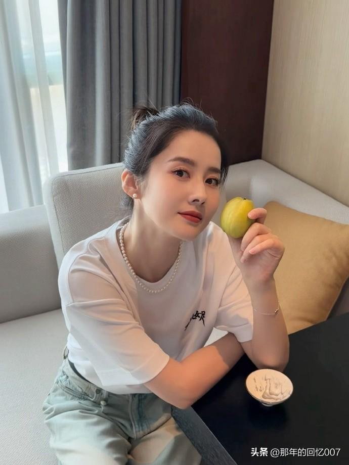 “青春回忆杀！与偶像同框，重温经典瞬间！”📸💖