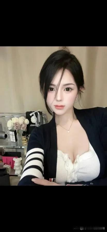 我好像知道了不该知道的事情，还是装作不知道吧！昨晚我跟我情人约会回来，已经接近1