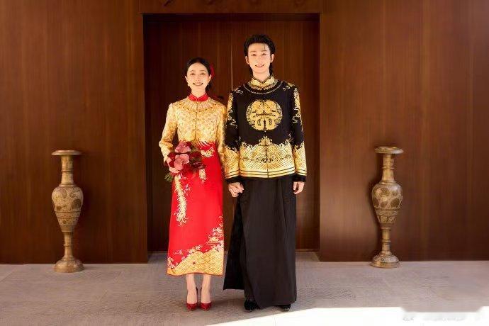 白举纲和妻子的婚纱照 白举纲分享婚礼喜讯，愿所有心怀爱的人，都能够永远自由 白举