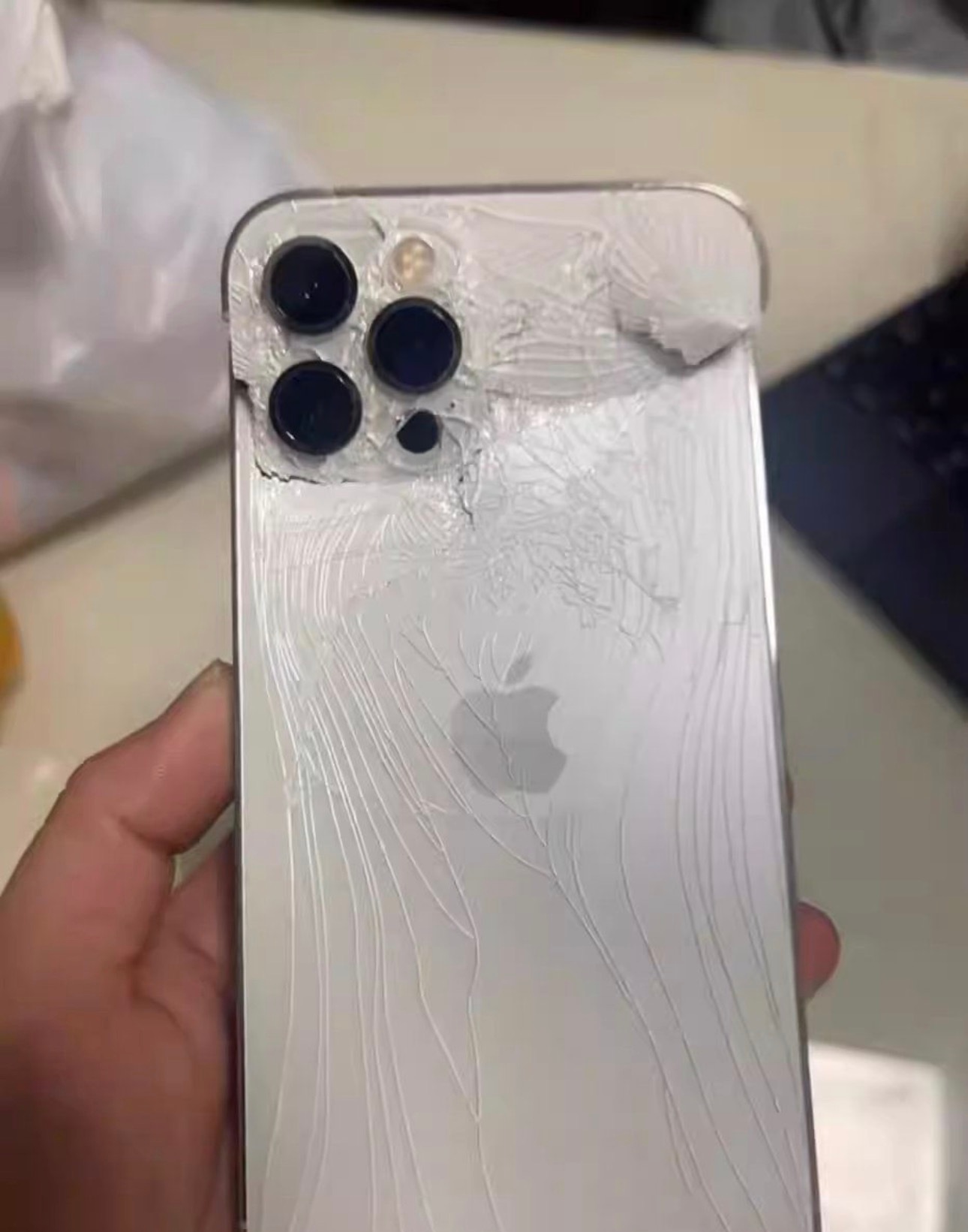 手机售后维修价格谁最良心 感觉现在没有什么人修手机了，路边的维修店也越来越少，主