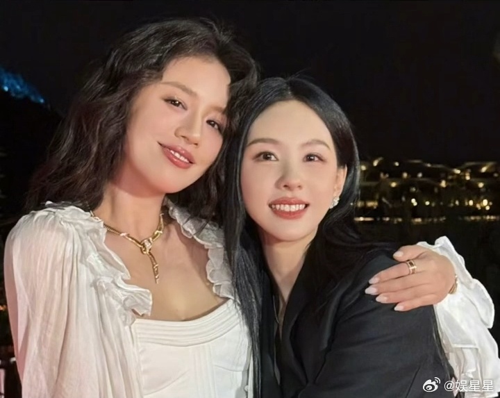 “青春疼痛文学界的课代表”马思纯陈都灵十年后重聚，一下子梦回左耳[捂嘴哭] ​​