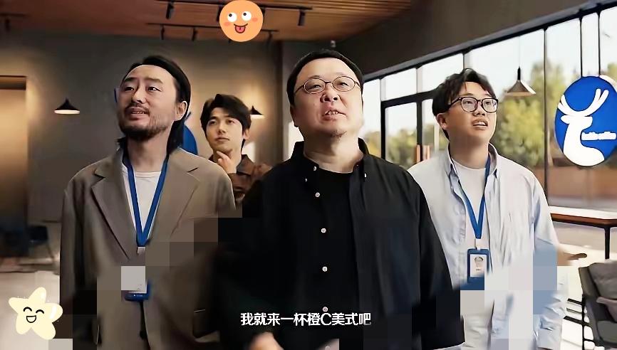 一觉醒来，蜜雪冰城和星巴克都收到重磅消息，瑞幸这波营销直接封神。
瑞幸官宣罗永浩