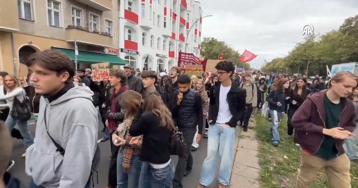 德国超4.5万名学生示威  抗议强制兵役“回潮”

近日，德国多地爆发学生抗议浪