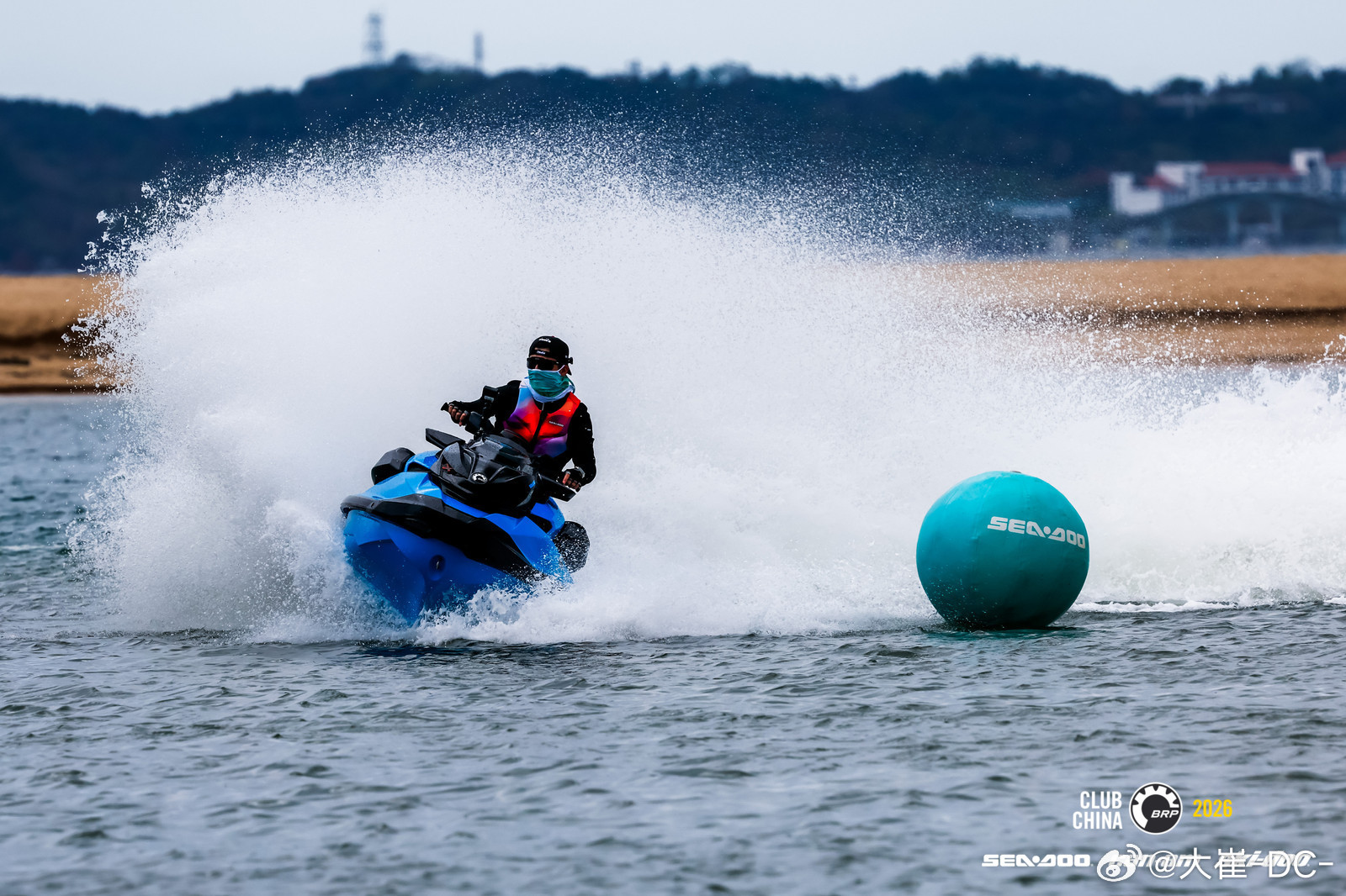 庞巴迪BRP Sea-Doo  26款竞技艇 RXP-X 325，号称弯道之王。