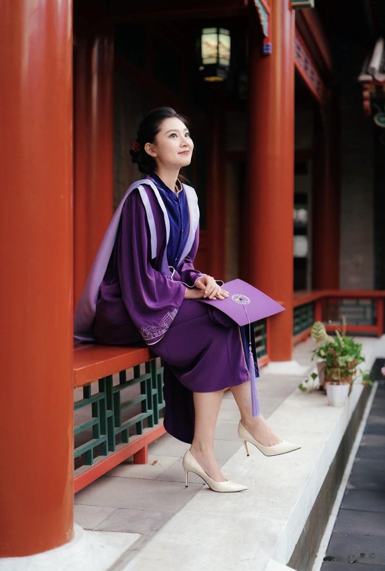 现在高考和几十年前有啥不一样试卷内容也不同，以前重知识、重记忆，刷题就能提分；现