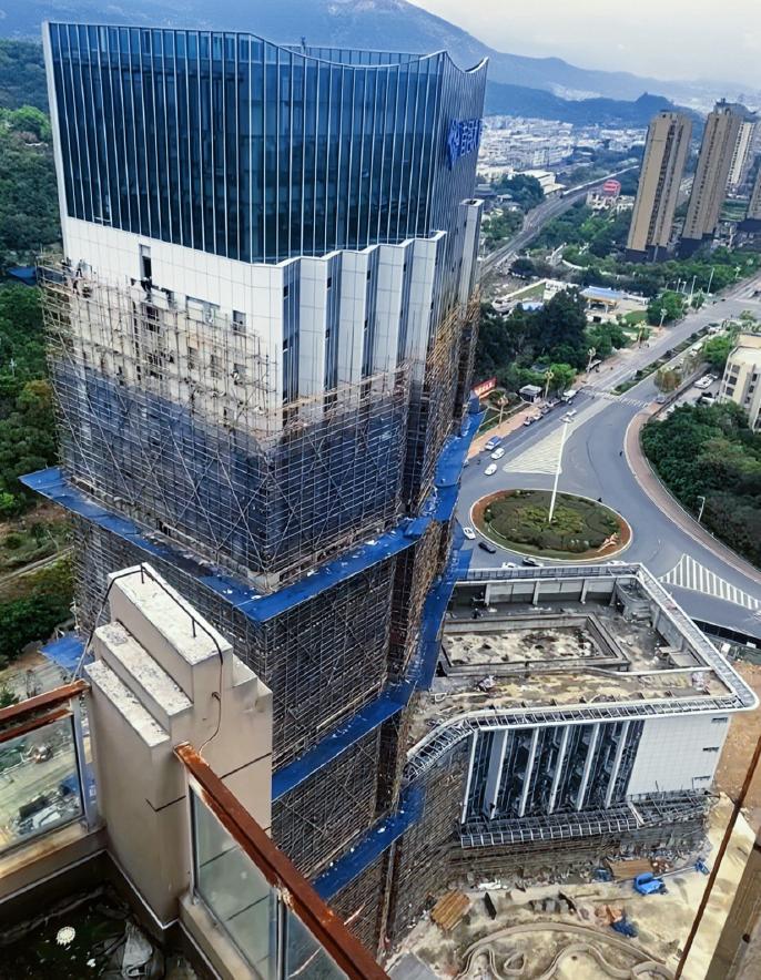 闽侯甘蔗镇首邑大厦最新进度。

首邑大厦位于闽侯甘蔗街道闽江畔的原启航闽江1号酒