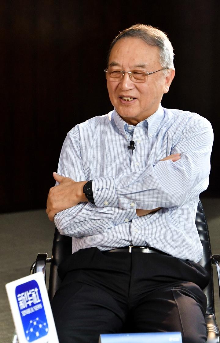 柳传志的超凡政治嗅觉是什么？
说白了，就是四个字：看风使舵。 但能把舵使到这个份