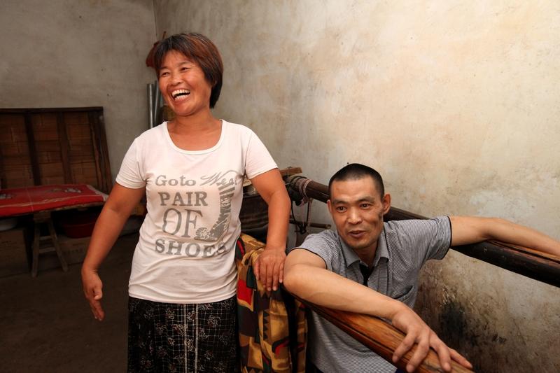 你哥和你嫂退休金加起来过万，却十分节俭，处处都要省着花，简直就像过去的新生地主一