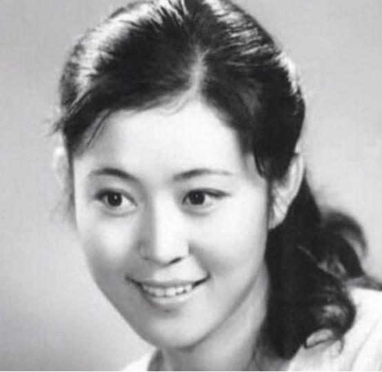 1996年，宋丹丹告诉倪萍，陈凯歌外面有人了。听到这句话，倪萍瞬间被愤怒冲昏了头