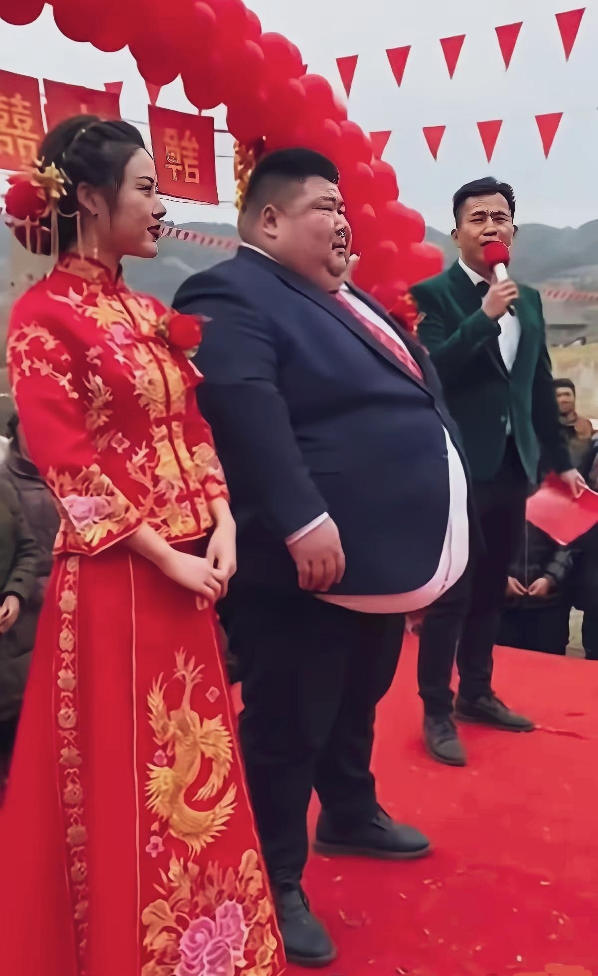 俗语说：“有好汉无好妻，赖汉娶个花滴滴”。这个漂亮闺女好像嫁给了一个重量级相扑选