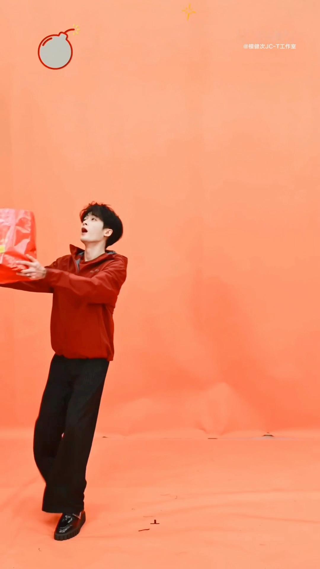 檀健次祝你开工大吉 檀健次初八营业，开工咯，开工大吉，接财接住福气😍 