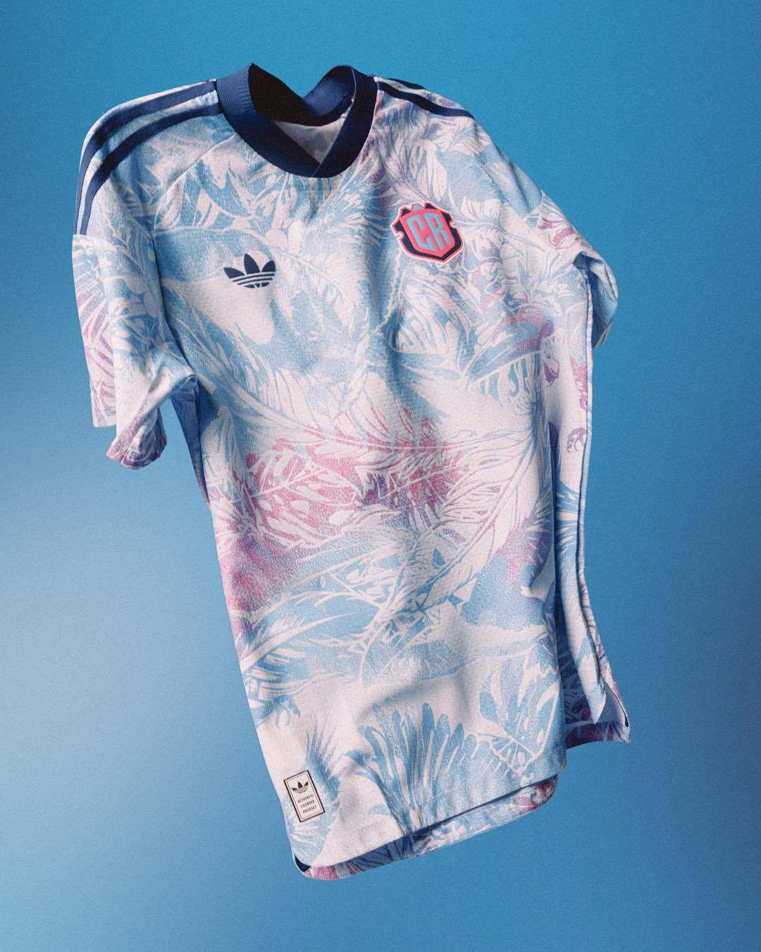 哥斯达黎加没能进世界杯，但这件客场球衣还是很赞的。球衣哥斯达黎加