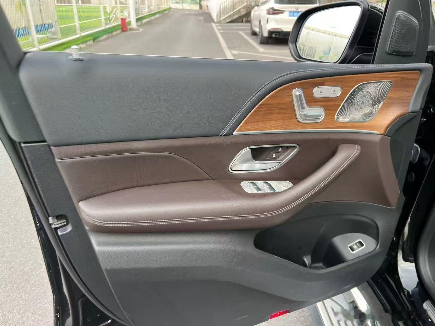 奔驰GLS450，22年11月上牌，行驶44000公里， 升级迈巴赫外观(原厂件