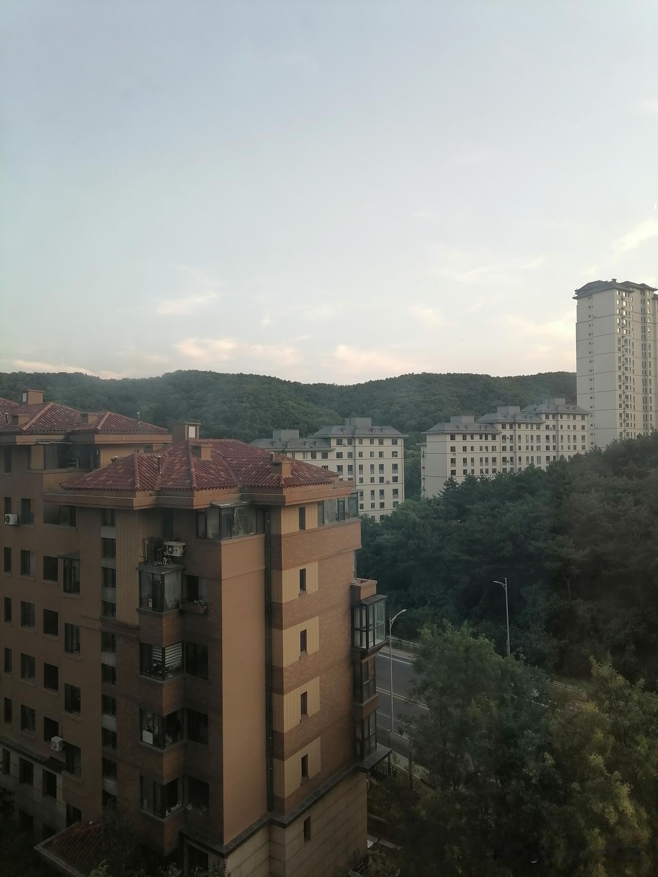 傍晚的天空美妙多姿，很赞👍太治愈了🤗💕