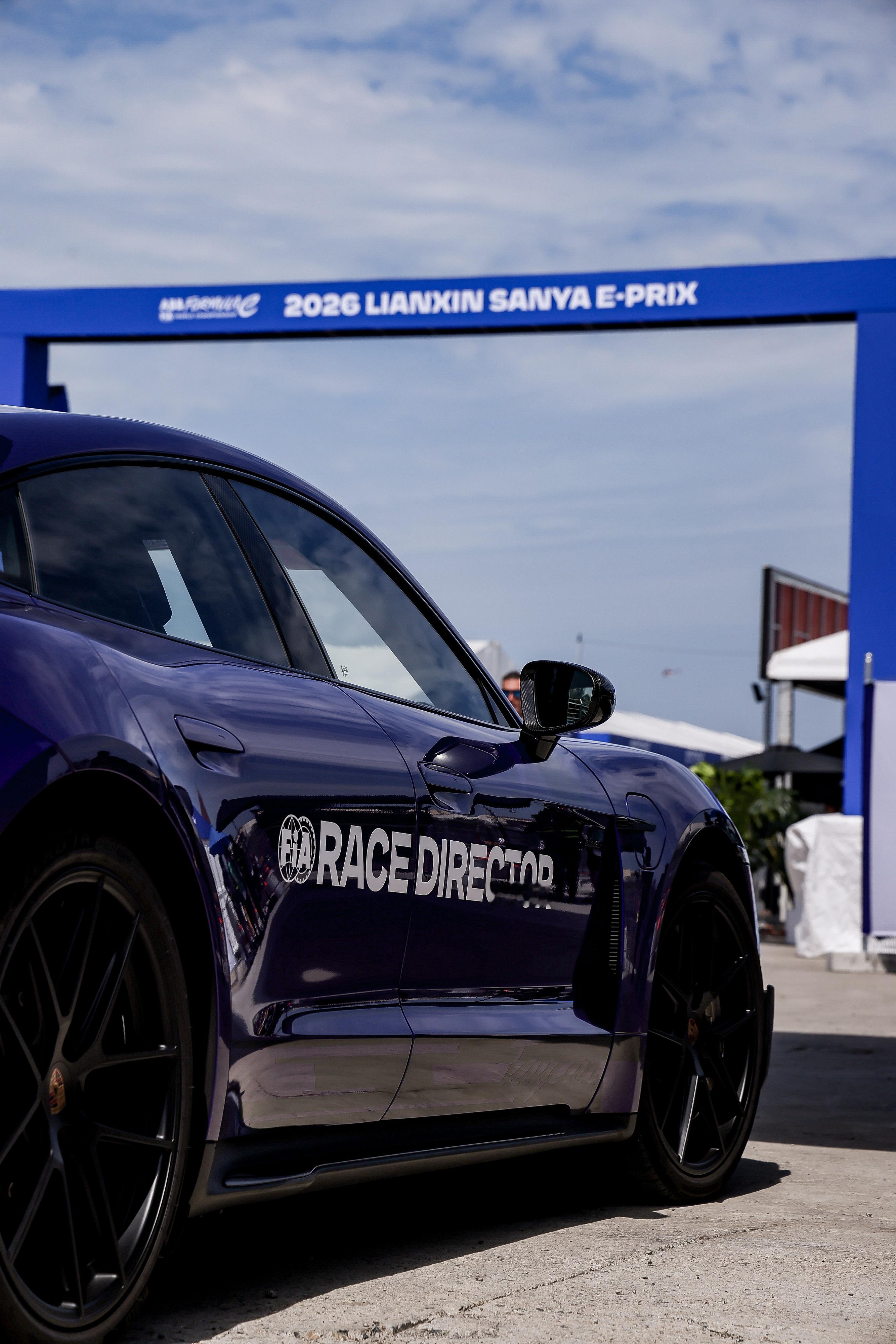 我们试驾 Cayenne Turbo electric 是在 Formula E