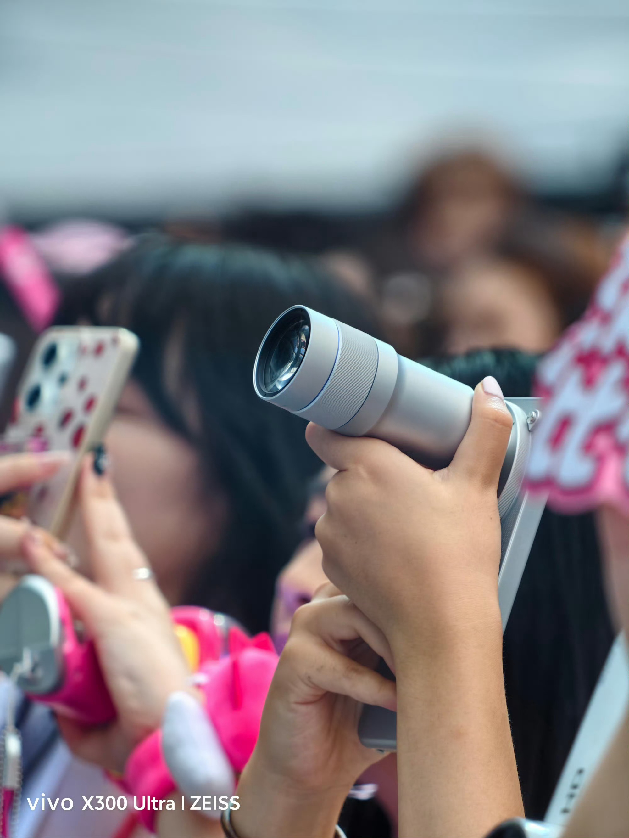 演唱会现场，感受下vivo增距镜的普及率