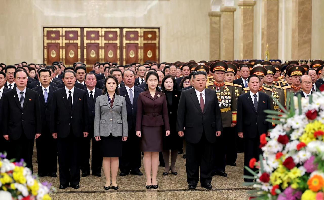 金正恩同志在新年2026年之际参谒锦绣山太阳宫。