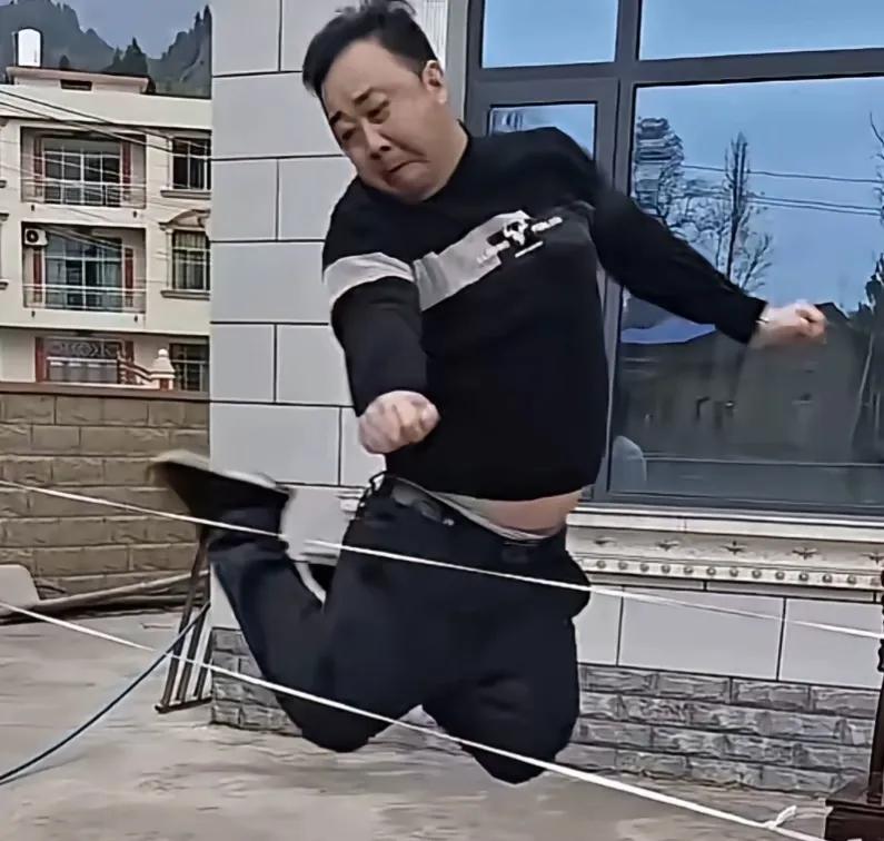 我对象非要用这个图做情侣头像，不答应还生气，我怀疑他是不是跟谁打赌了。