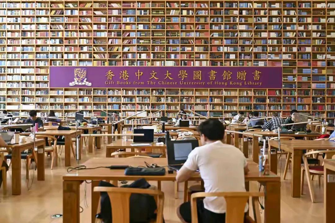 城市不能没有公共的阅读空间。政府支持书店，不是为了扶助这个产业，因为实体书店减少