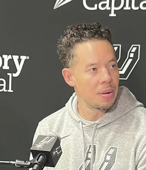 米奇：文班目前情况不错，今天将随队前往波特兰
04月24日讯 今日，圣安东尼奥马