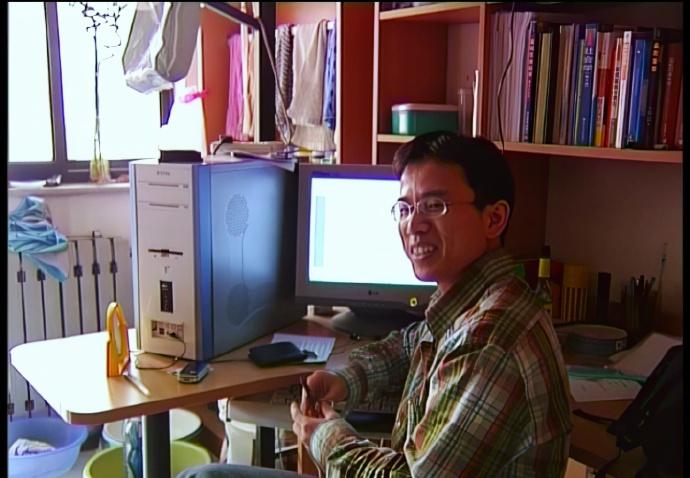 健康冷知识：知名纪录片导演因急性胃出血去世，年仅43岁
18日，执导《我在故宫修