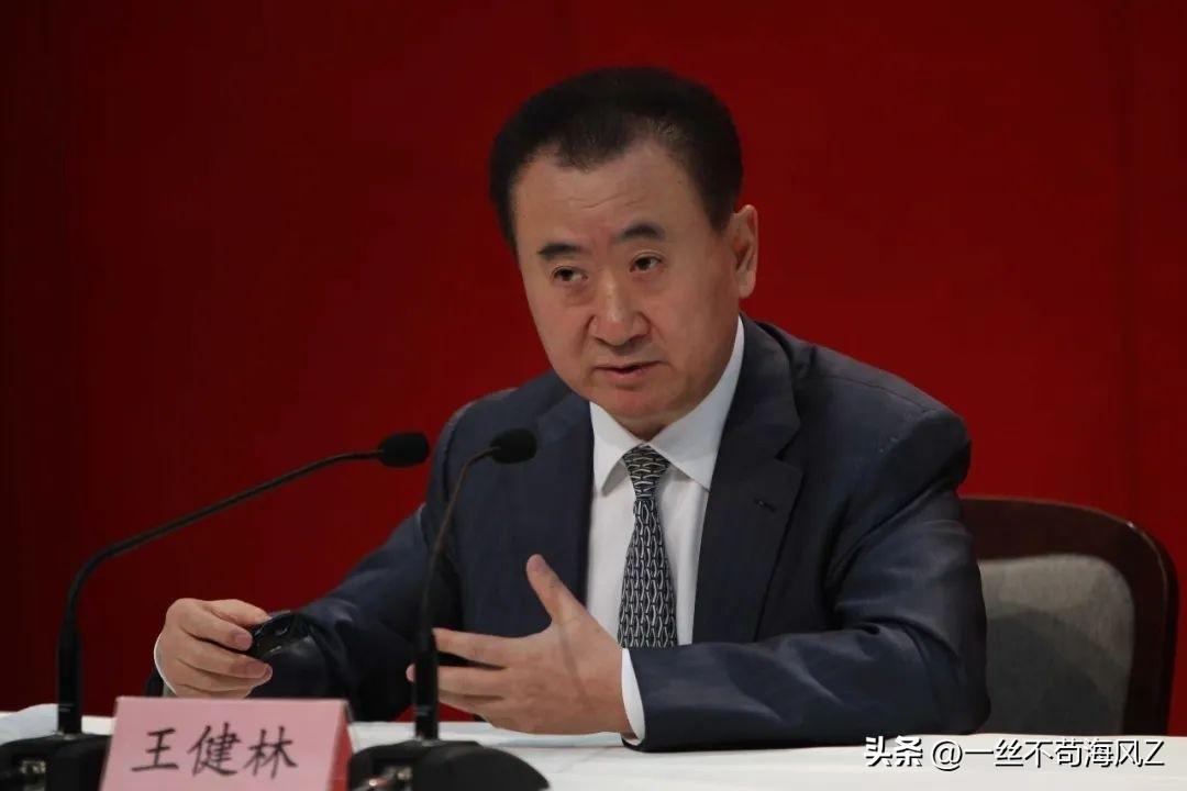 我有个预感
王健林没跑
这老头还在咬牙扛债。

去年急售北京总部大楼，48 座万