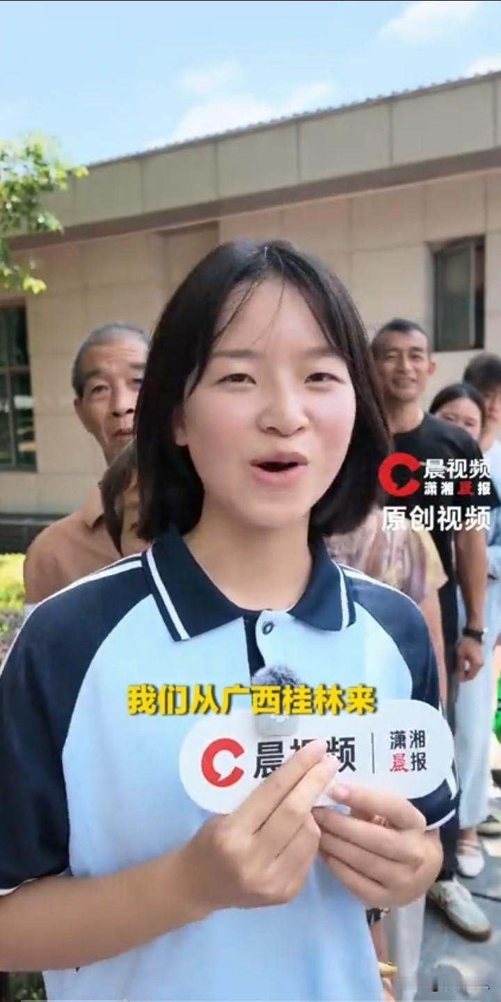 父母、弟弟妹妹、爷爷奶奶、伯伯婶婶、姑姑阿姨、大舅、姑父。年龄最大的73岁，最小