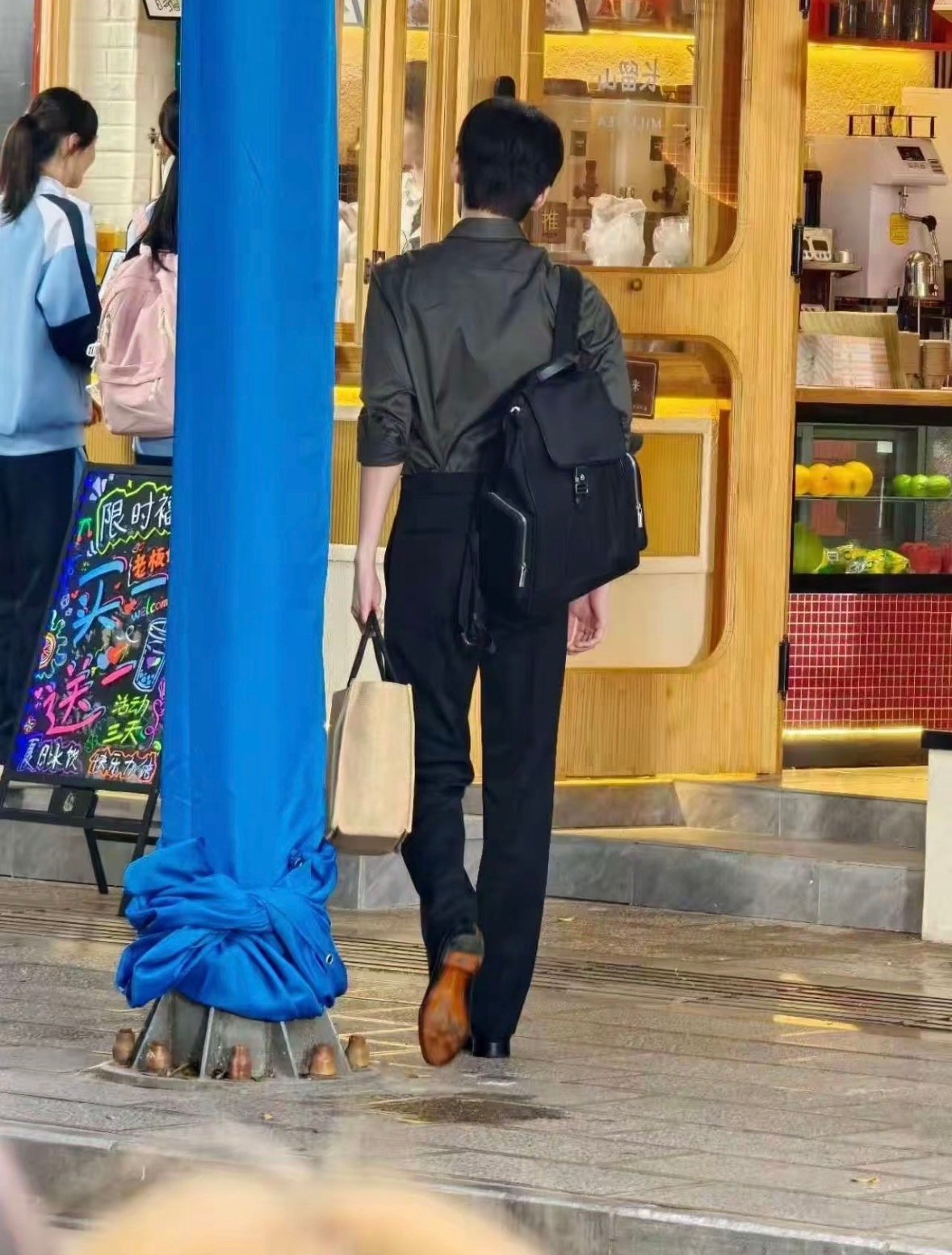 感受一下西装裤周柯宇小城春色 /周柯宇周正