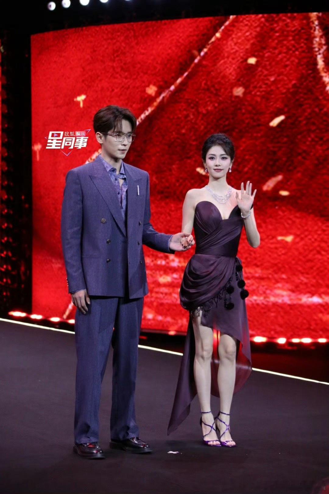 白鹿丞磊牵手走红毯感觉像拍乡村振兴剧的演员。 ​​​
