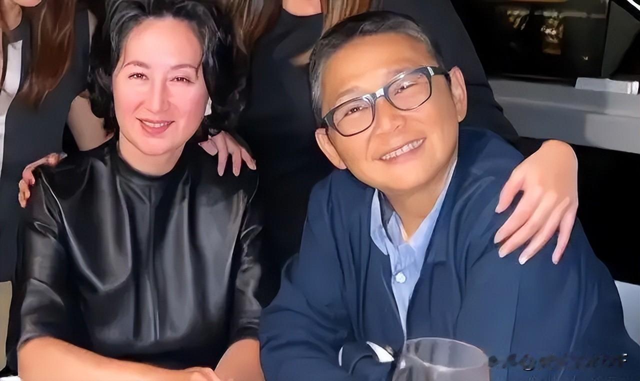 俞琤也太容易被误会性别了吧！
平时打扮偏中性，气场又强，好多人第一眼都以为她是男