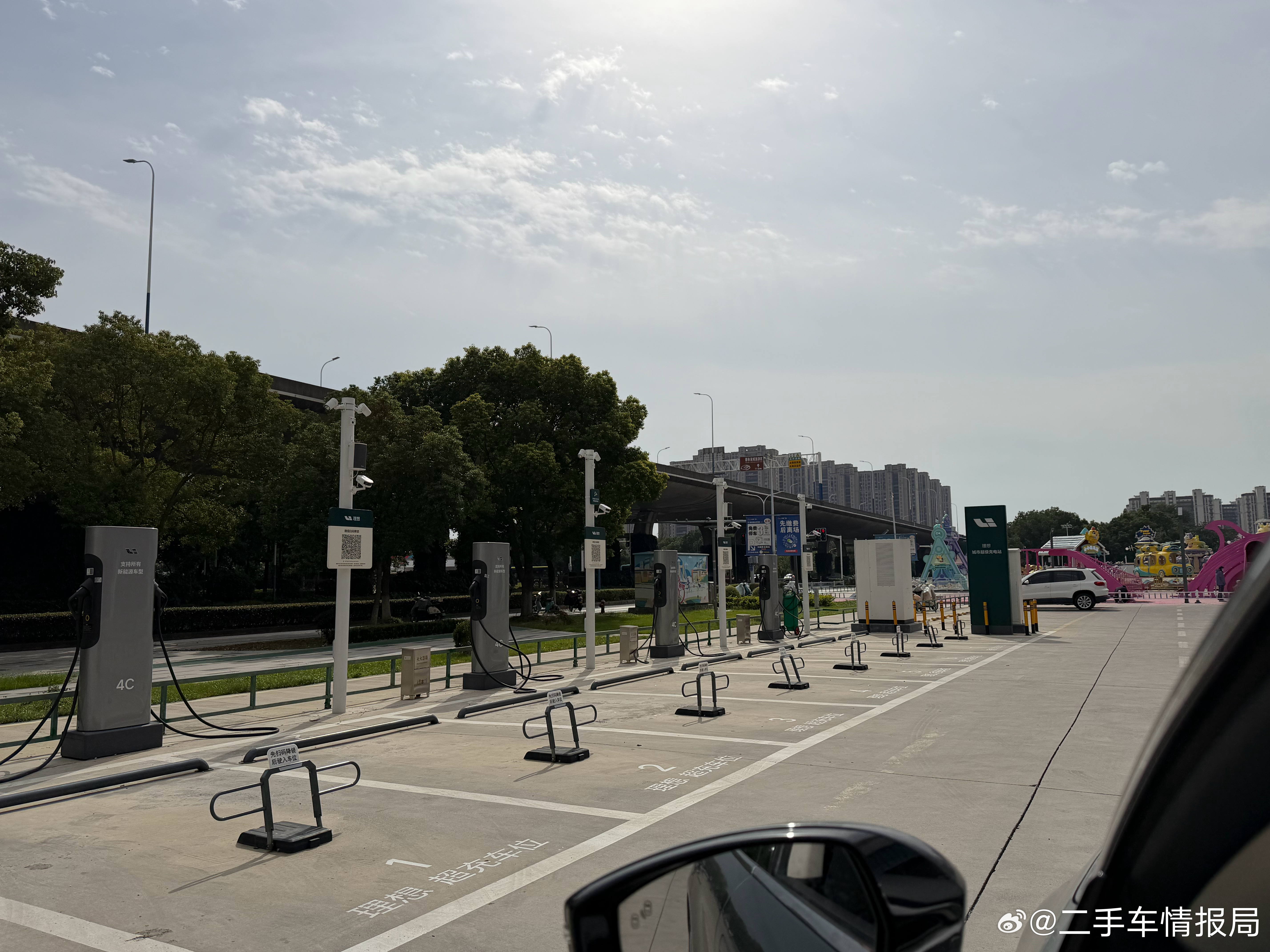 家门口的快倒闭的商场建了个理想桩，我有点诧异，因为这里人流量一般般吧后来我地图上