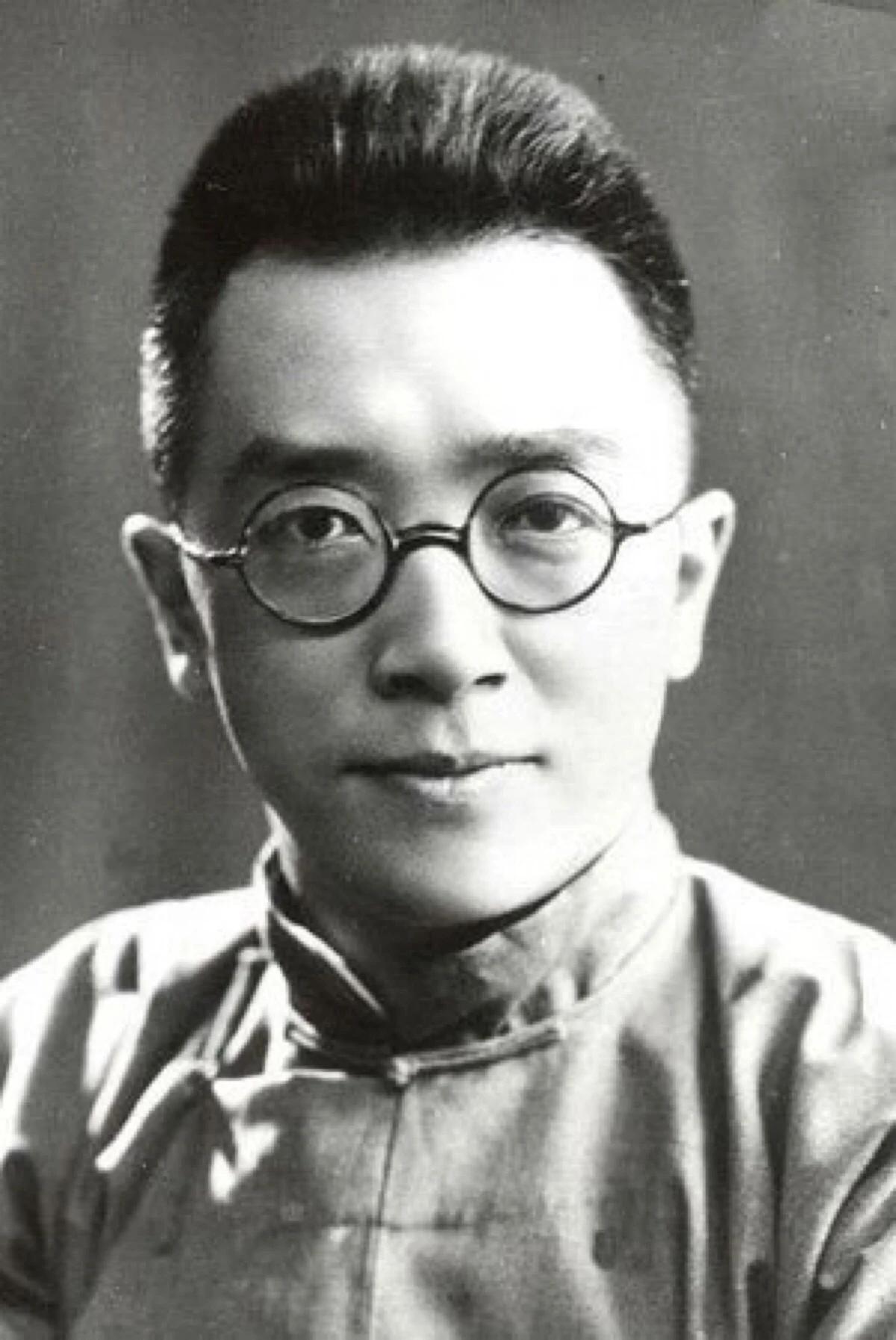 1917年，26岁的胡适在自己的婚礼上爱上了15岁的伴娘曹诚英，但碍于胡适娶的是