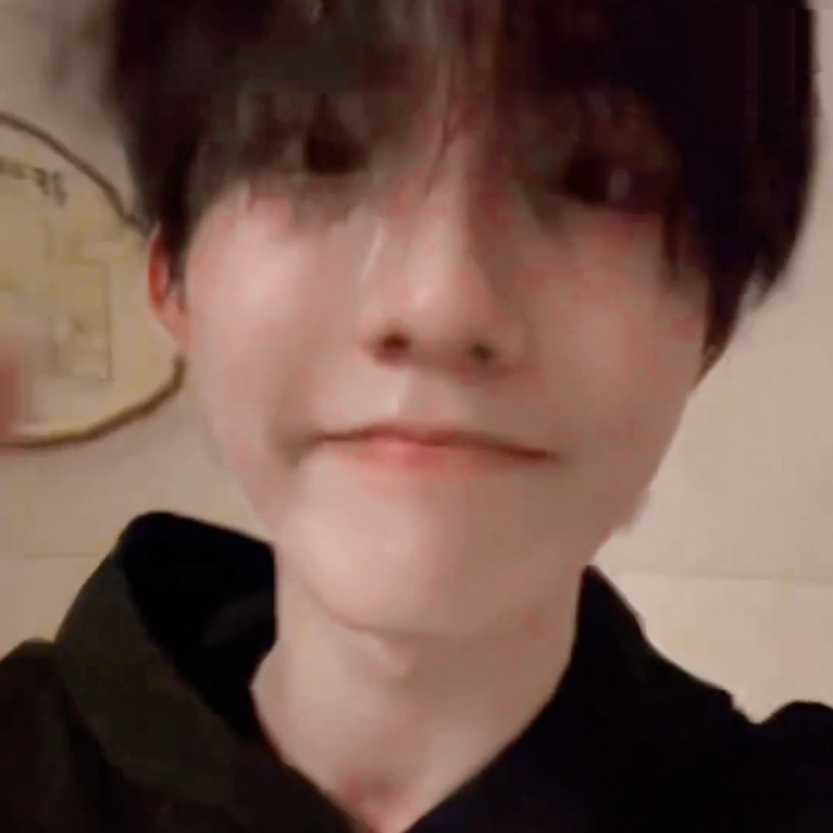 展示玻璃球蛋蛋的小饼脸🥺 