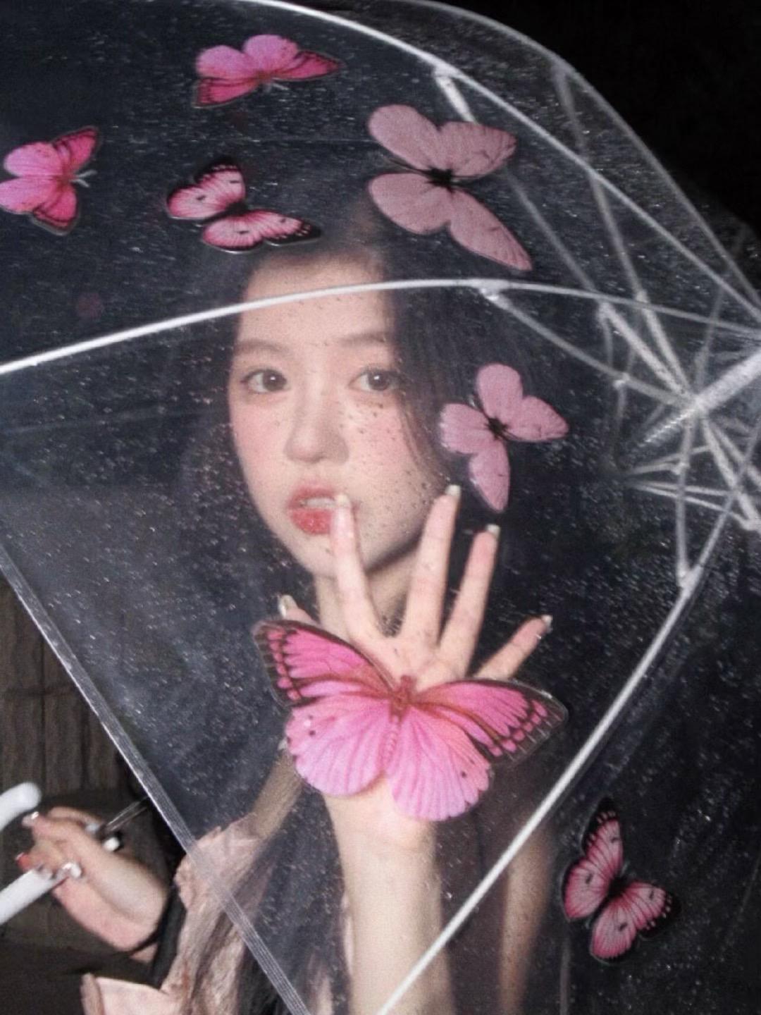 风可以吹走一张白纸 却不能吹走一只蝴蝶 因为生命的意义在于不顺从.