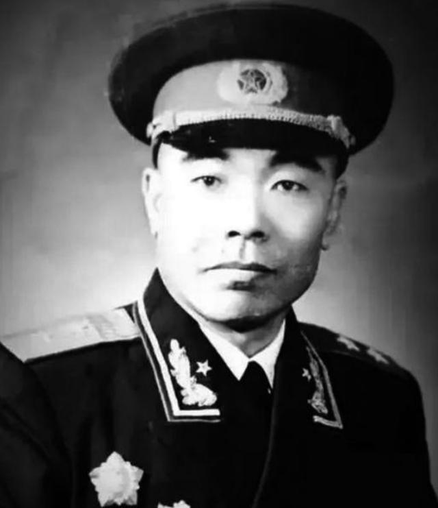 1951年彭老总急匆匆的赶到汉城北岸，却发现五十军已经快被打没了，军长曾泽生对此