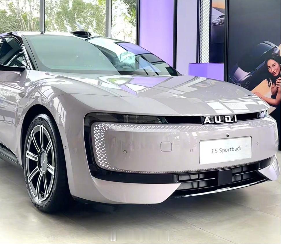 奥迪E5现已到店作为最会早瓦罐之一的奥迪这次AUDI的E5 Sportback那
