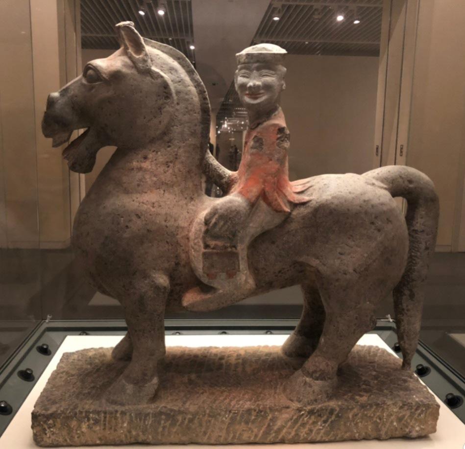 骑上我心爱的小马驹，它永远不会堵车。骑上我心爱的小马驹，它马上就到单位了。沅汰博