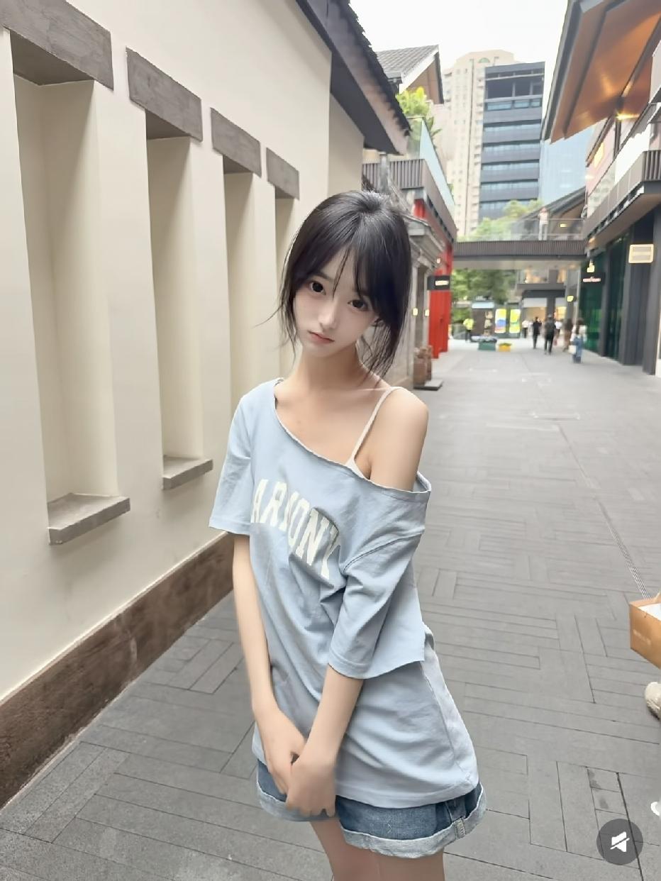 温柔可爱的女生你喜欢吗?感觉被晒黑了