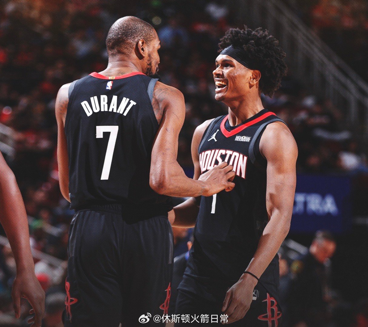 记者：拥有像杜兰特这样的关键先生在你们的球队里感觉有多好？阿门：感觉真的很好。你